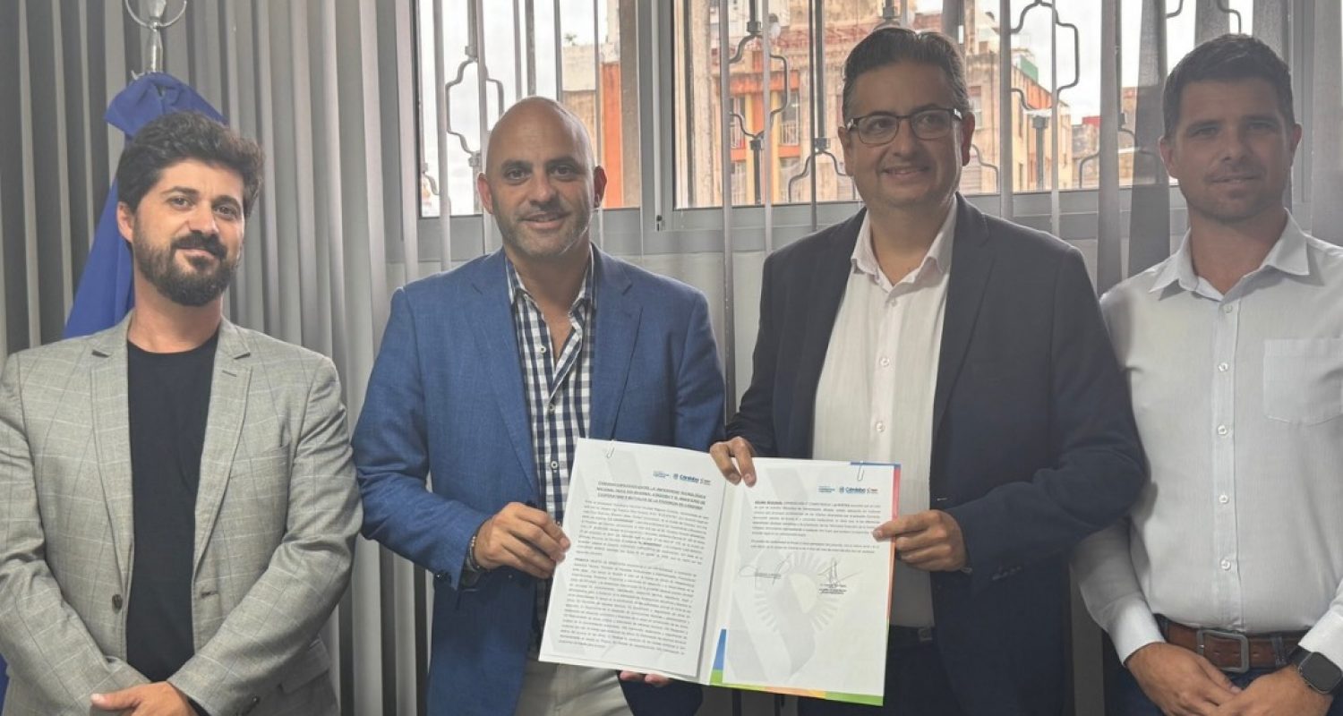 Sec. de Extensión Ing. Abrile, Decano Ing. Olivo, Ministro Ab. Brandán, Sec. de Gestión Ing. Molinari